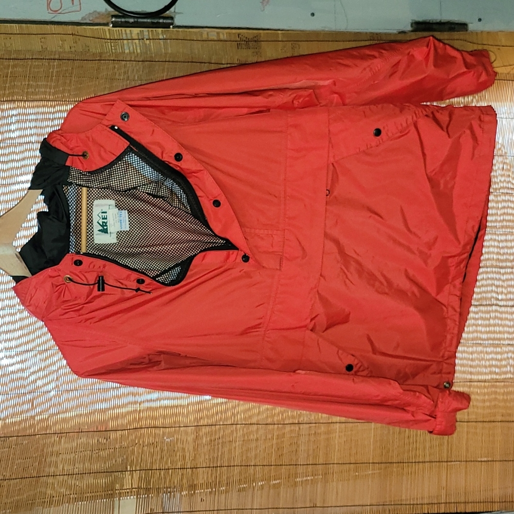 Vintage. Made in USA. REI. Size M. Windbreaker.